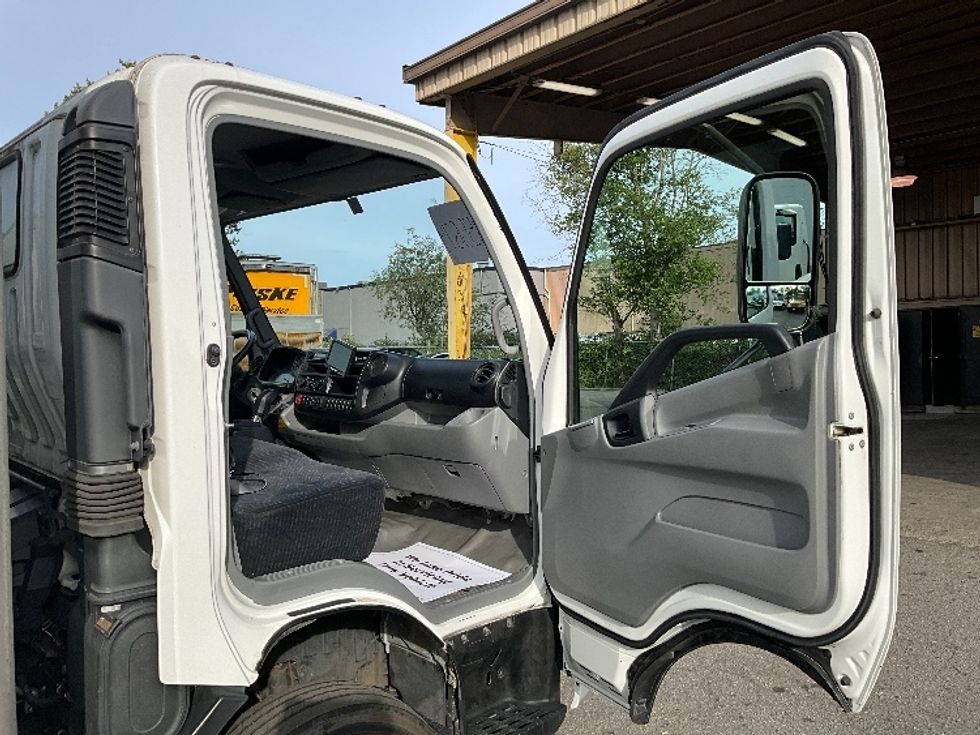 Medium Duty Box Truck-Light and Medium Duty Trucks-Hino-2020-195-Abbotsford-BC-162,553\n\t\tkm-$ 53,250 - Image 20