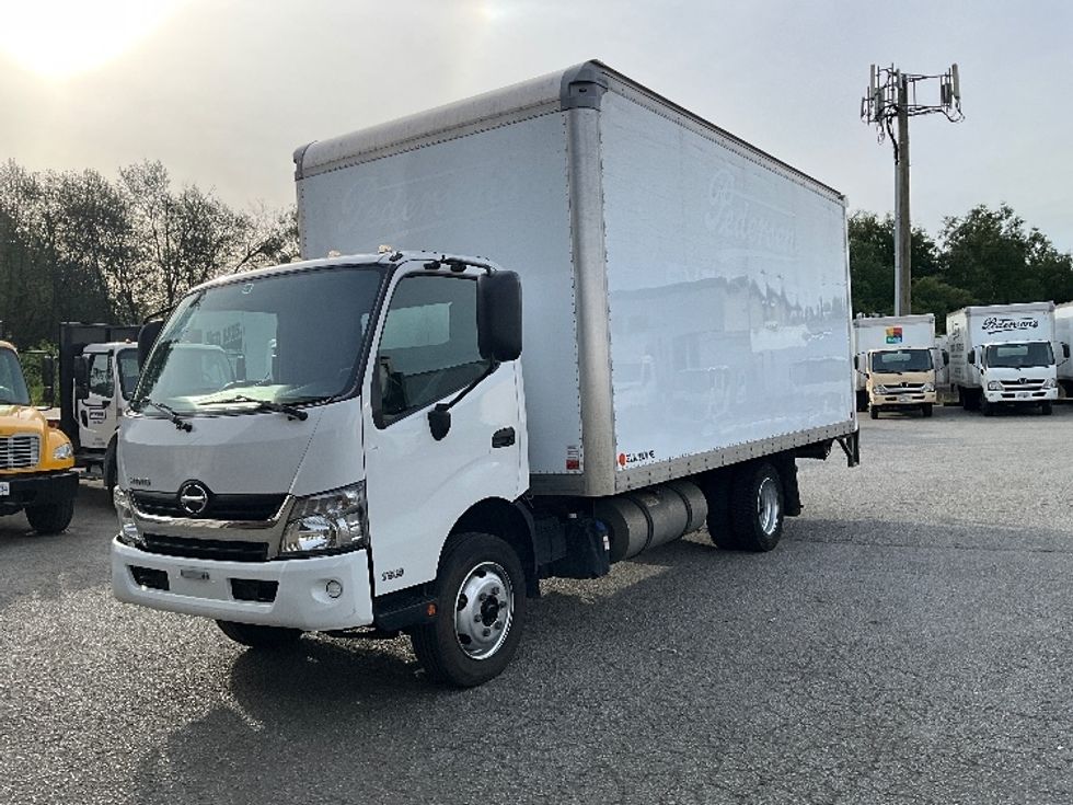 Medium Duty Box Truck-Light and Medium Duty Trucks-Hino-2020-195-Abbotsford-BC-162,553\n\t\tkm-$ 53,250 - Image 3