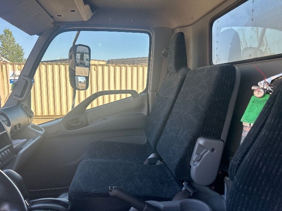 Medium Duty Box Truck-Light and Medium Duty Trucks-Hino-2020-195-Abbotsford-BC-229,512\n\t\tkm-$ 56,250 - Image 19