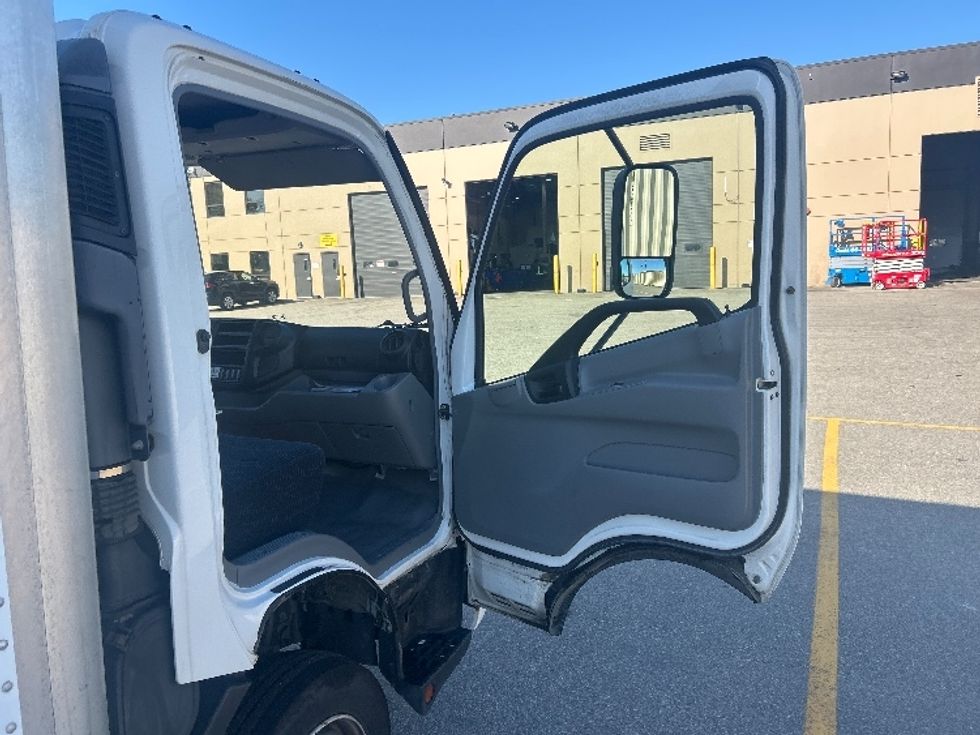 Medium Duty Box Truck-Light and Medium Duty Trucks-Hino-2020-195-Abbotsford-BC-229,512\n\t\tkm-$ 56,250 - Image 20