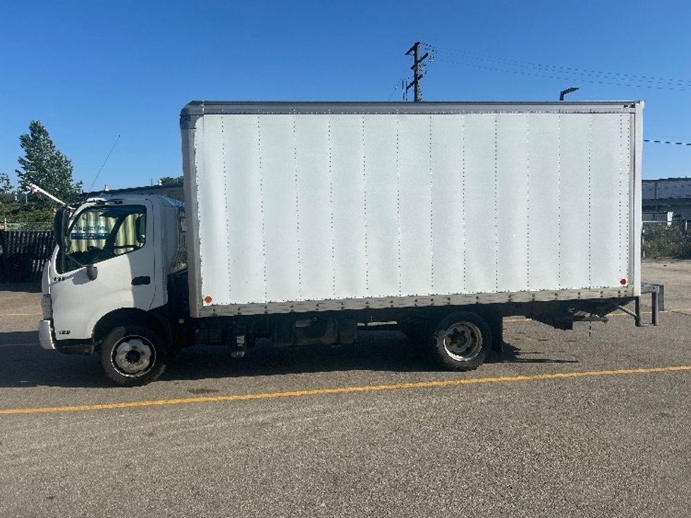 Medium Duty Box Truck-Light and Medium Duty Trucks-Hino-2020-195-Abbotsford-BC-229,512\n\t\tkm-$ 56,250 - Image 4