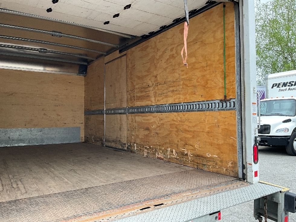 Medium Duty Box Truck-Light and Medium Duty Trucks-Hino-2020-195-Abbotsford-BC-48,547\n\t\tkm-$ 73,500 - Image 12