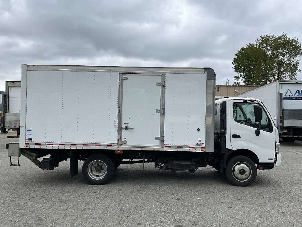 Medium Duty Box Truck-Light and Medium Duty Trucks-Hino-2020-195-Abbotsford-BC-48,547\n\t\tkm-$ 73,500 - Image 15