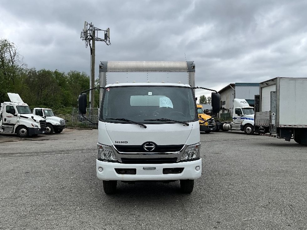 Medium Duty Box Truck-Light and Medium Duty Trucks-Hino-2020-195-Abbotsford-BC-48,547\n\t\tkm-$ 73,500 - Image 2