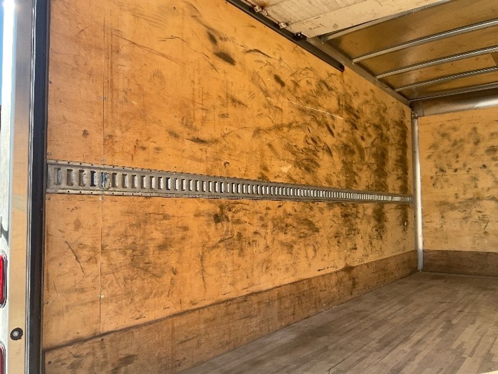 Medium Duty Box Truck-Light and Medium Duty Trucks-Hino-2020-195-Albany-NY-150,727\n\t\tmiles-$ 34,750 - Image 11