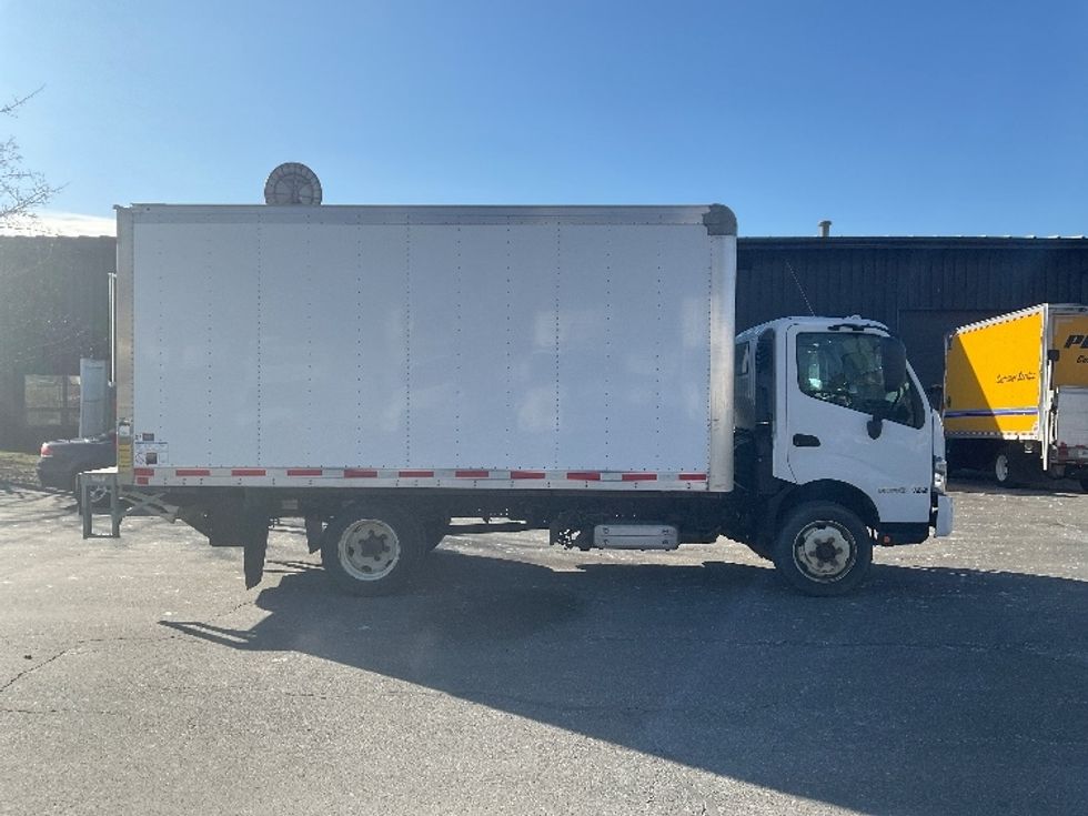 Medium Duty Box Truck-Light and Medium Duty Trucks-Hino-2020-195-Albany-NY-150,727\n\t\tmiles-$ 34,750 - Image 15