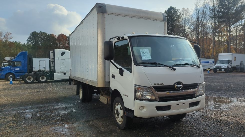 Medium Duty Box Truck-Light and Medium Duty Trucks-Hino-2020-195-Atlanta-GA-178,864\n\t\tmiles-$ 34,000 - Image 1