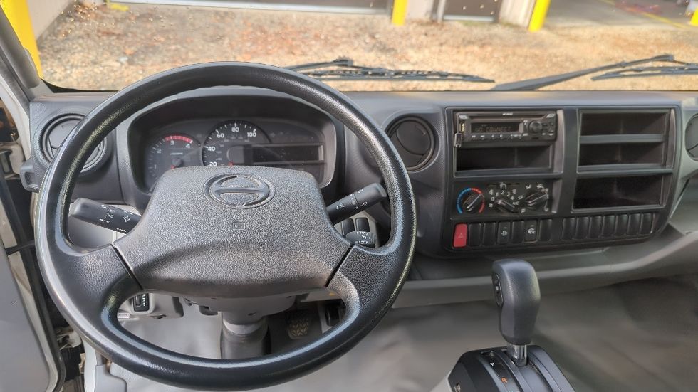 Medium Duty Box Truck-Light and Medium Duty Trucks-Hino-2020-195-Atlanta-GA-178,864\n\t\tmiles-$ 34,000 - Image 18