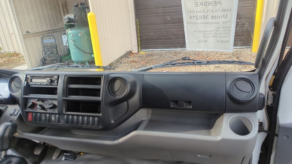 Medium Duty Box Truck-Light and Medium Duty Trucks-Hino-2020-195-Atlanta-GA-178,864\n\t\tmiles-$ 34,000 - Image 21