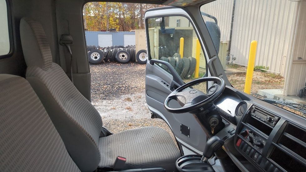 Medium Duty Box Truck-Light and Medium Duty Trucks-Hino-2020-195-Atlanta-GA-178,864\n\t\tmiles-$ 34,000 - Image 22