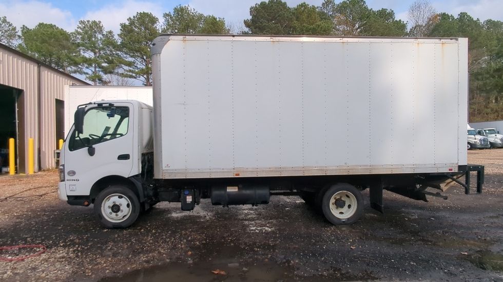 Medium Duty Box Truck-Light and Medium Duty Trucks-Hino-2020-195-Atlanta-GA-178,864\n\t\tmiles-$ 34,000 - Image 4