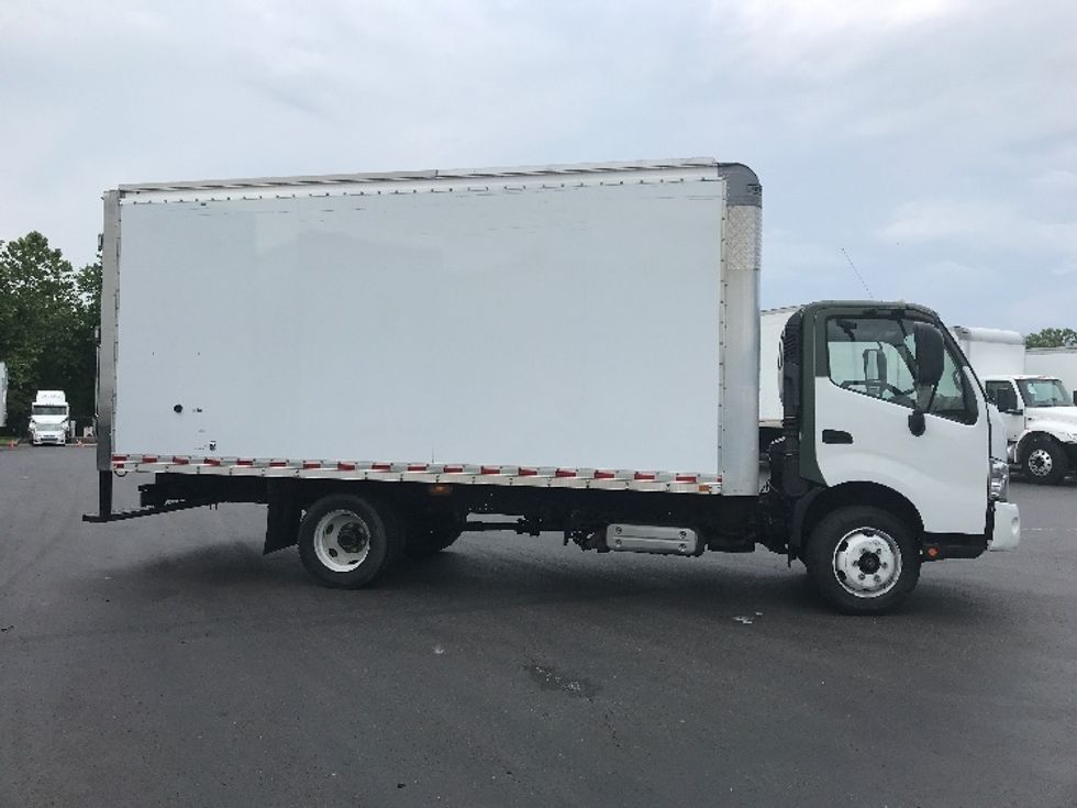 Medium Duty Box Truck-Light and Medium Duty Trucks-Hino-2020-195-Bensalem-PA-110,205\n\t\tmiles-$ 41,250 - Image 14