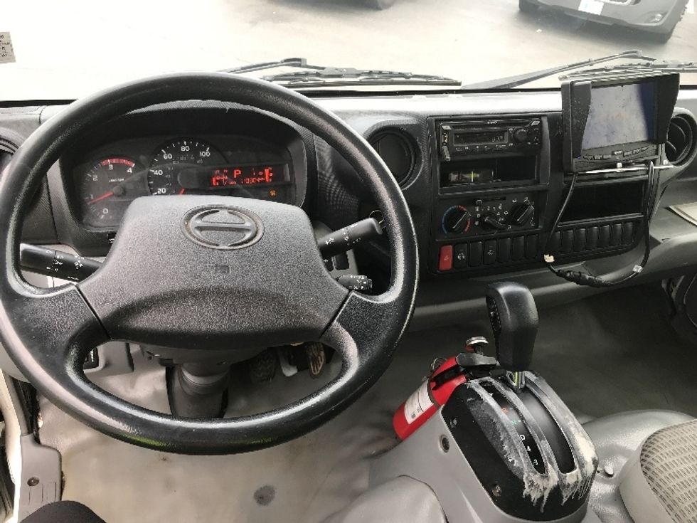 Medium Duty Box Truck-Light and Medium Duty Trucks-Hino-2020-195-Bensalem-PA-110,205\n\t\tmiles-$ 41,250 - Image 17