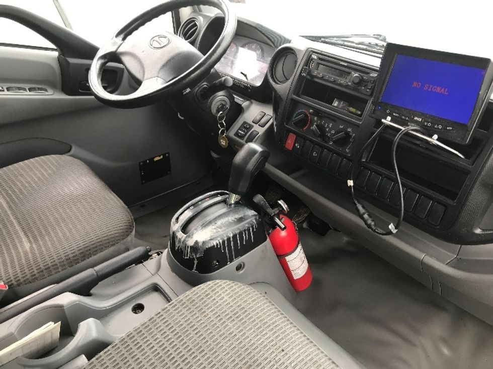 Medium Duty Box Truck-Light and Medium Duty Trucks-Hino-2020-195-Bensalem-PA-110,205\n\t\tmiles-$ 41,250 - Image 21