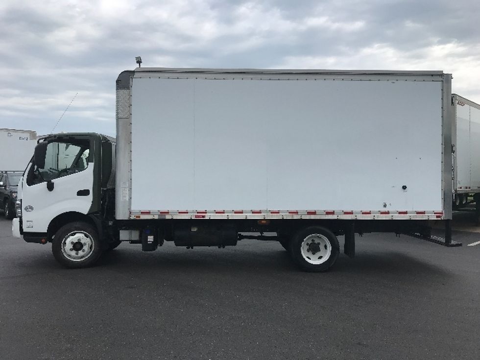 Medium Duty Box Truck-Light and Medium Duty Trucks-Hino-2020-195-Bensalem-PA-110,205\n\t\tmiles-$ 41,250 - Image 4
