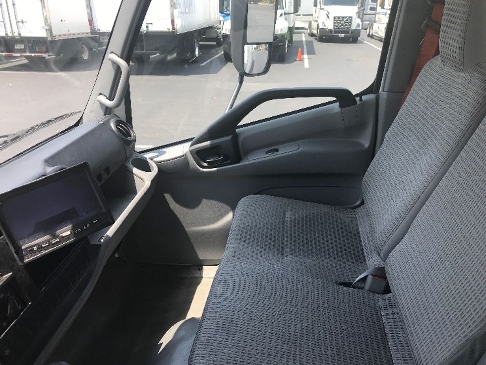 Medium Duty Box Truck-Light and Medium Duty Trucks-Hino-2020-195-Bensalem-PA-123,673\n\t\tmiles-$ 39,750 - Image 18