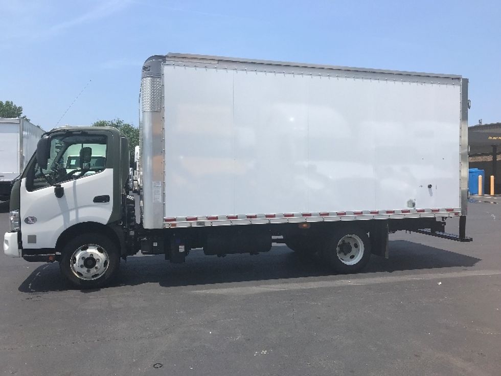 Medium Duty Box Truck-Light and Medium Duty Trucks-Hino-2020-195-Bensalem-PA-123,673\n\t\tmiles-$ 39,750 - Image 4