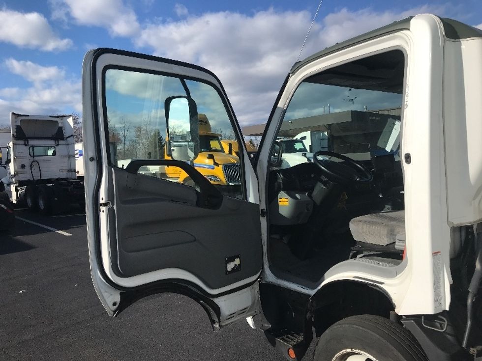 Medium Duty Box Truck-Light and Medium Duty Trucks-Hino-2020-195-Bensalem-PA-127,331\n\t\tmiles-$ 40,000 - Image 16