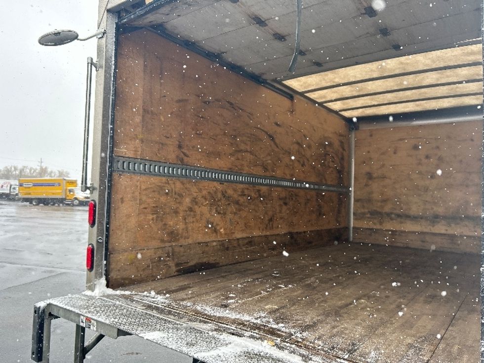 Medium Duty Box Truck-Light and Medium Duty Trucks-Hino-2020-195-Buffalo-NY-110,929\n\t\tmiles-$ 39,500 - Image 11