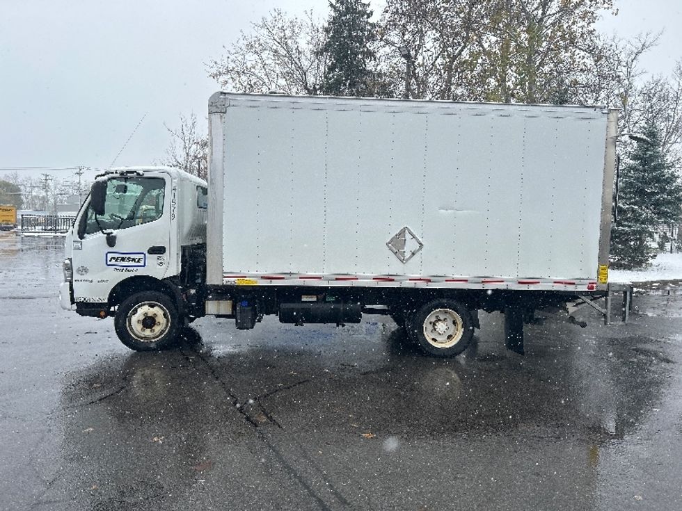 Medium Duty Box Truck-Light and Medium Duty Trucks-Hino-2020-195-Buffalo-NY-110,929\n\t\tmiles-$ 39,500 - Image 4