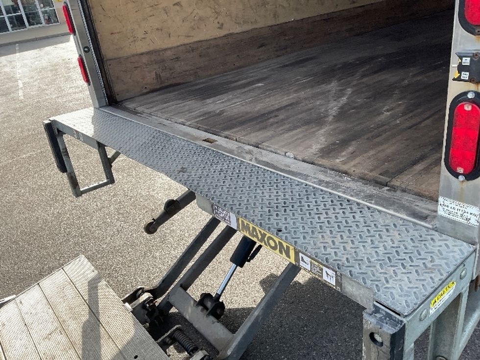 Medium Duty Box Truck-Light and Medium Duty Trucks-Hino-2020-195-Buffalo-NY-118,084\n\t\tmiles-$ 40,250 - Image 10