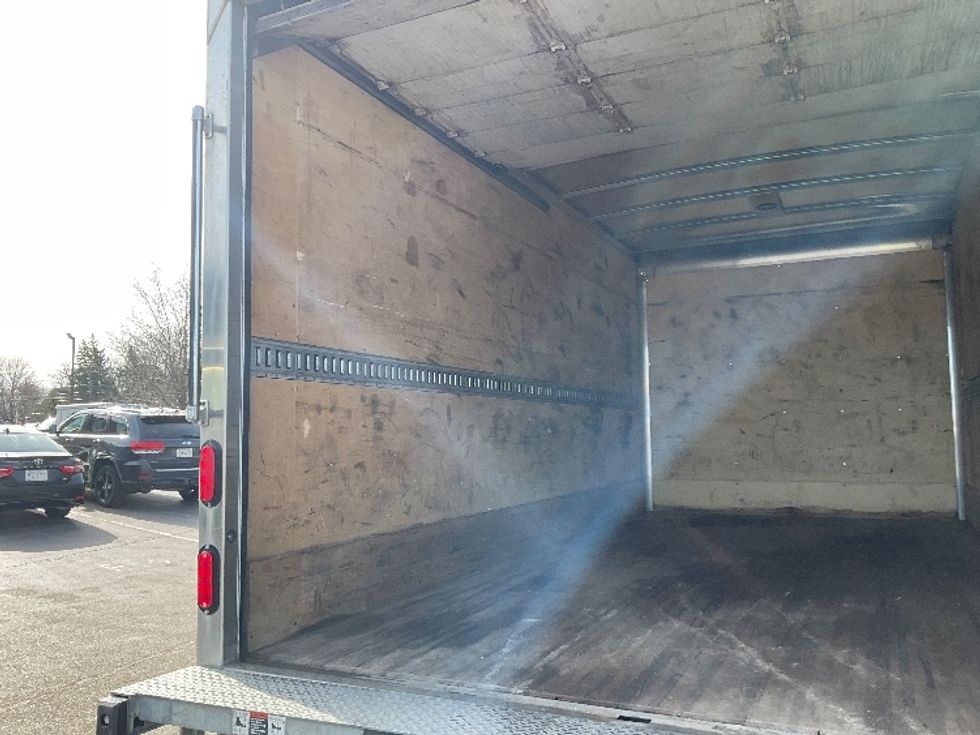 Medium Duty Box Truck-Light and Medium Duty Trucks-Hino-2020-195-Buffalo-NY-118,084\n\t\tmiles-$ 40,250 - Image 11