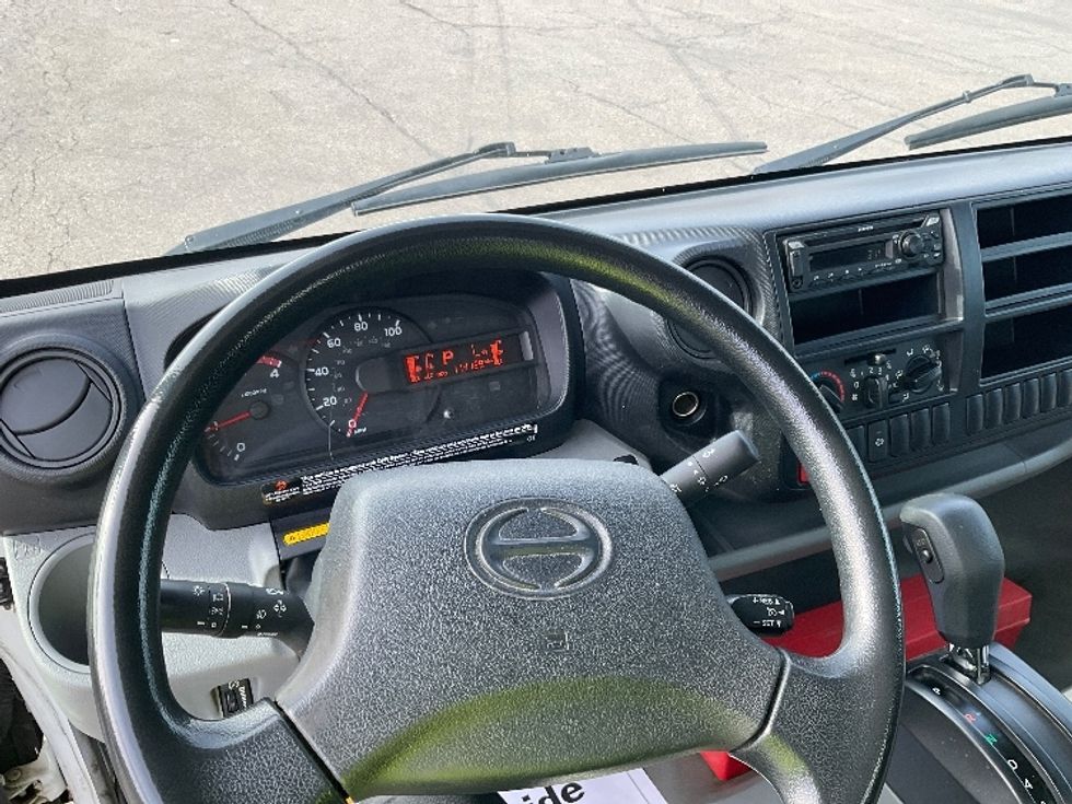 Medium Duty Box Truck-Light and Medium Duty Trucks-Hino-2020-195-Buffalo-NY-118,084\n\t\tmiles-$ 40,250 - Image 17
