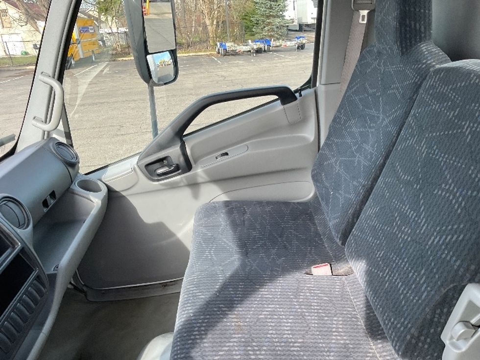 Medium Duty Box Truck-Light and Medium Duty Trucks-Hino-2020-195-Buffalo-NY-118,084\n\t\tmiles-$ 40,250 - Image 19