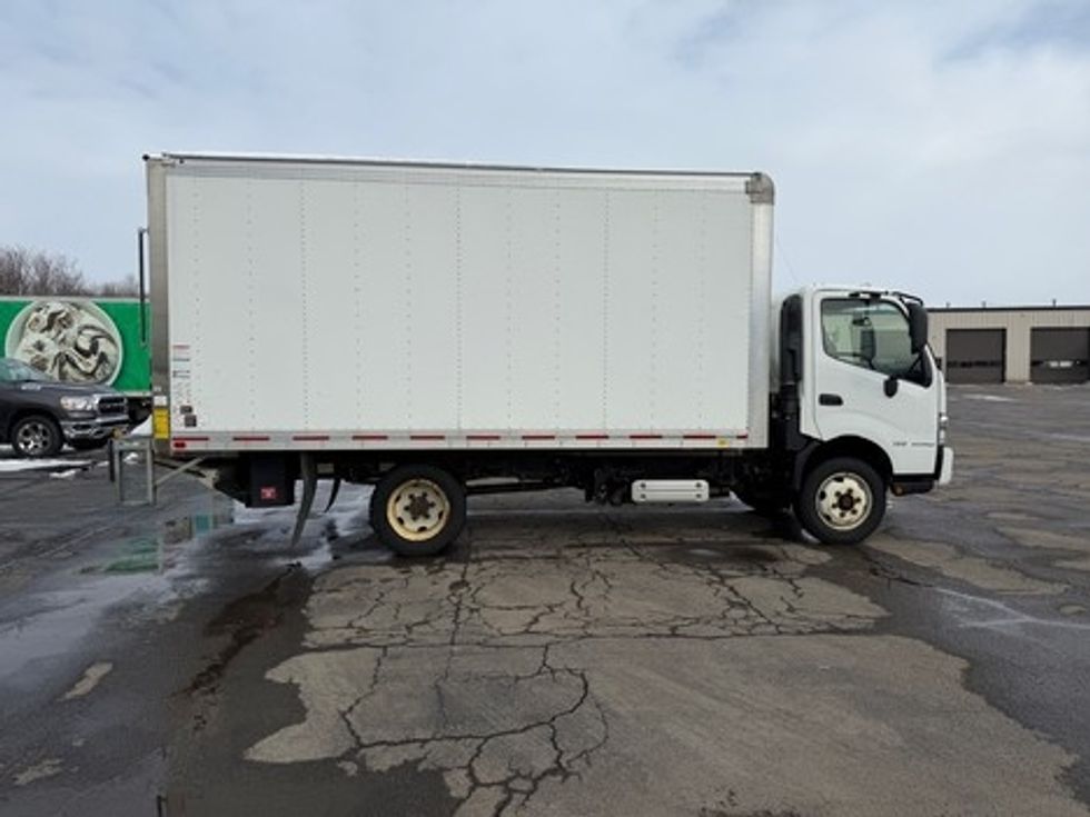 Medium Duty Box Truck-Light and Medium Duty Trucks-Hino-2020-195-Buffalo-NY-127,492\n\t\tmiles-$ 32,250 - Image 15