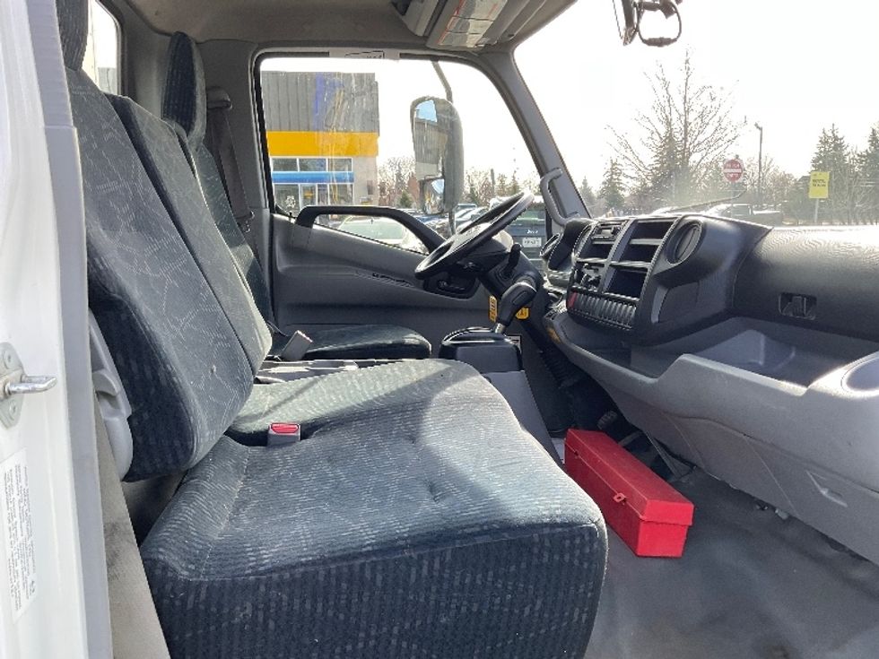 Medium Duty Box Truck-Light and Medium Duty Trucks-Hino-2020-195-Buffalo-NY-127,492\n\t\tmiles-$ 32,250 - Image 22