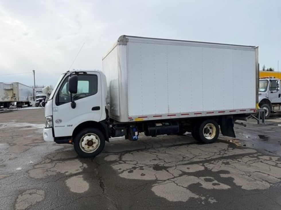 Medium Duty Box Truck-Light and Medium Duty Trucks-Hino-2020-195-Buffalo-NY-127,492\n\t\tmiles-$ 32,250 - Image 4