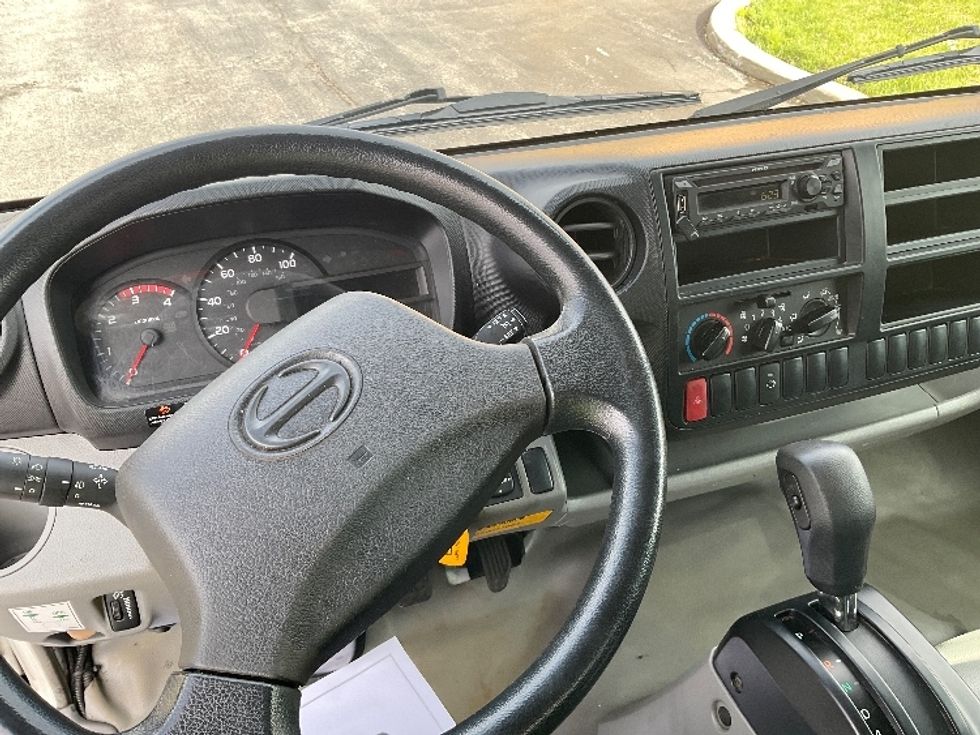 Medium Duty Box Truck-Light and Medium Duty Trucks-Hino-2020-195-Buffalo-NY-96,010\n\t\tmiles-$ 41,000 - Image 15