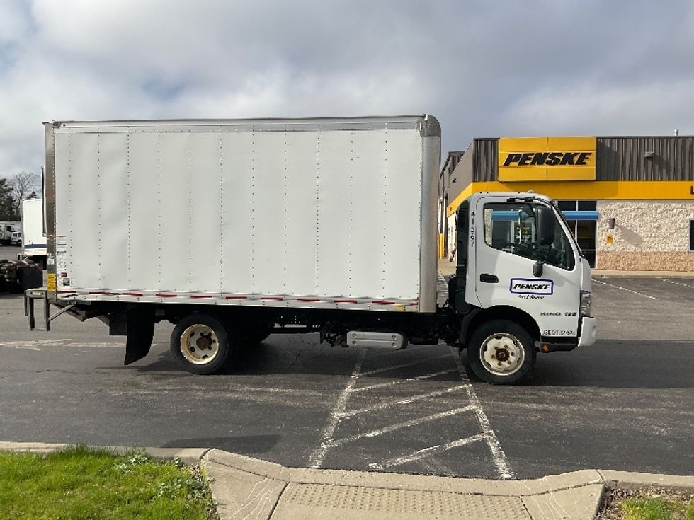 Medium Duty Box Truck-Light and Medium Duty Trucks-Hino-2020-195-Buffalo-NY-96,010\n\t\tmiles-$ 41,000 - Image 16