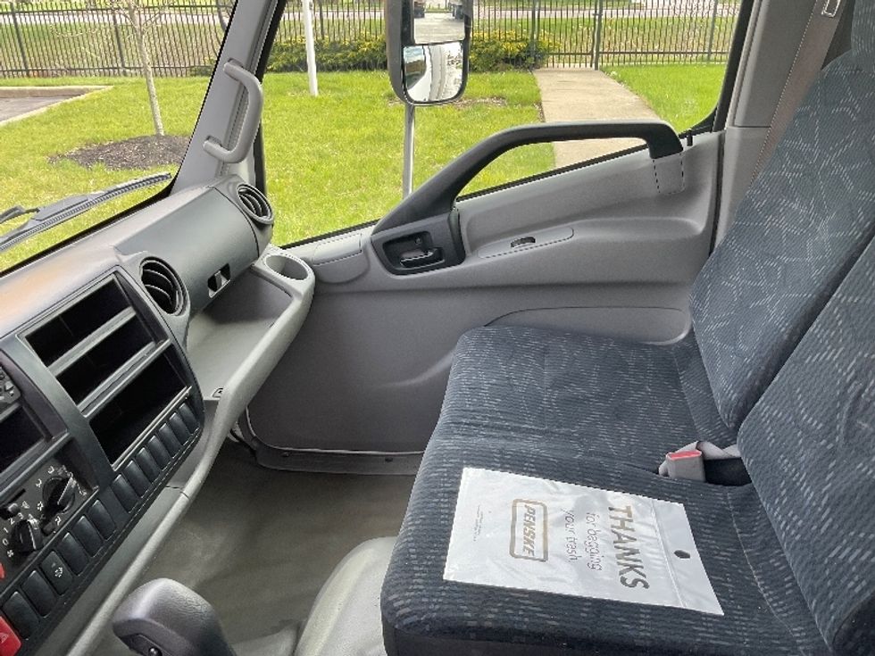 Medium Duty Box Truck-Light and Medium Duty Trucks-Hino-2020-195-Buffalo-NY-96,010\n\t\tmiles-$ 41,000 - Image 19