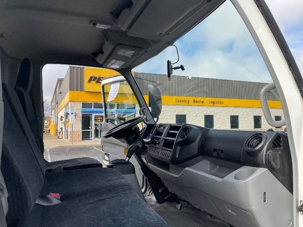 Medium Duty Box Truck-Light and Medium Duty Trucks-Hino-2020-195-Buffalo-NY-96,010\n\t\tmiles-$ 41,000 - Image 22