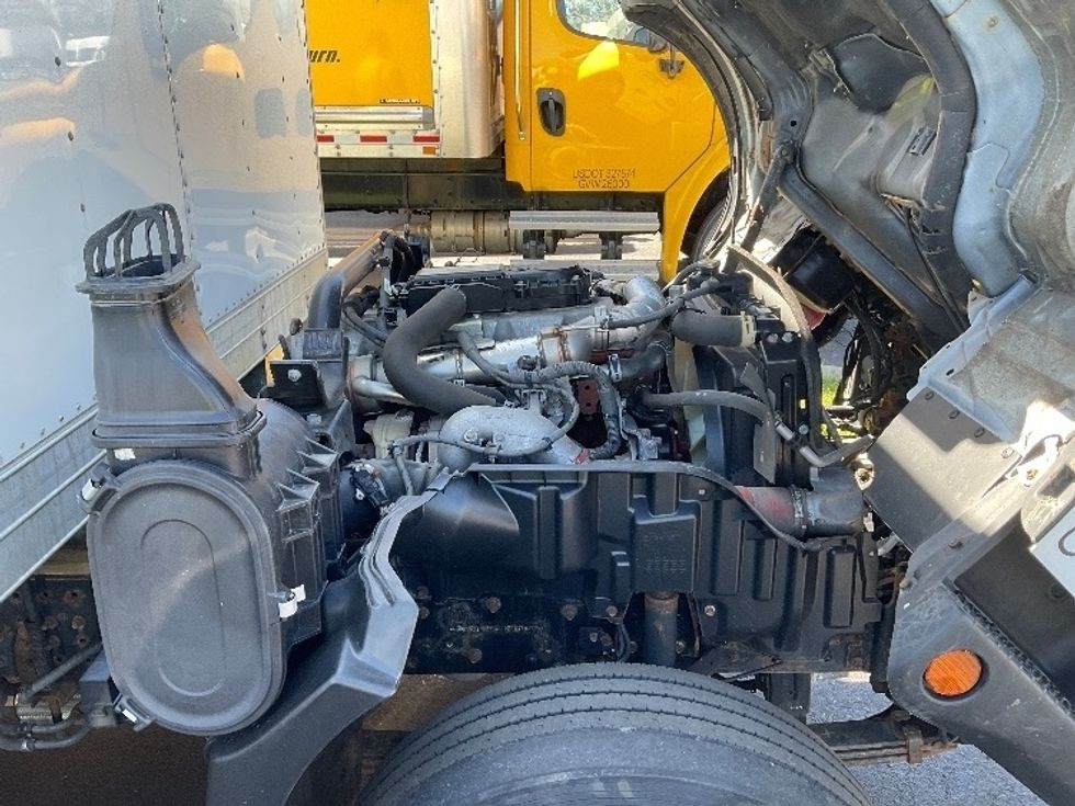 Medium Duty Box Truck-Light and Medium Duty Trucks-Hino-2020-195-Buffalo-NY-96,010\n\t\tmiles-$ 41,000 - Image 24