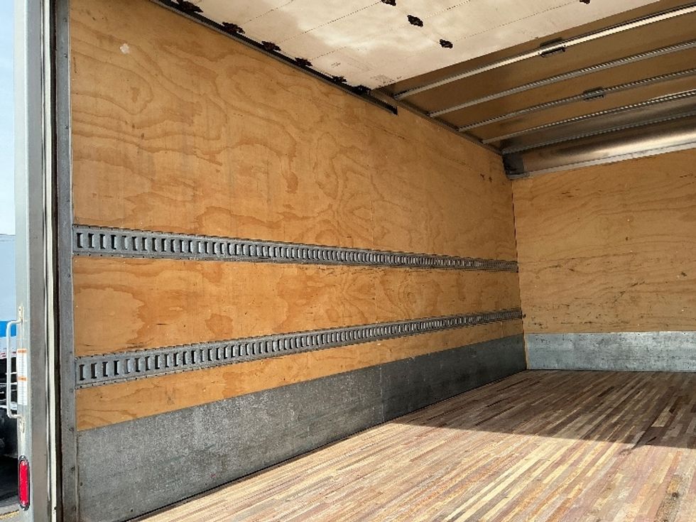 Medium Duty Box Truck-Light and Medium Duty Trucks-Hino-2020-195-Cambridge-ON-163,480\n\t\tkm-$ 63,500 - Image 11