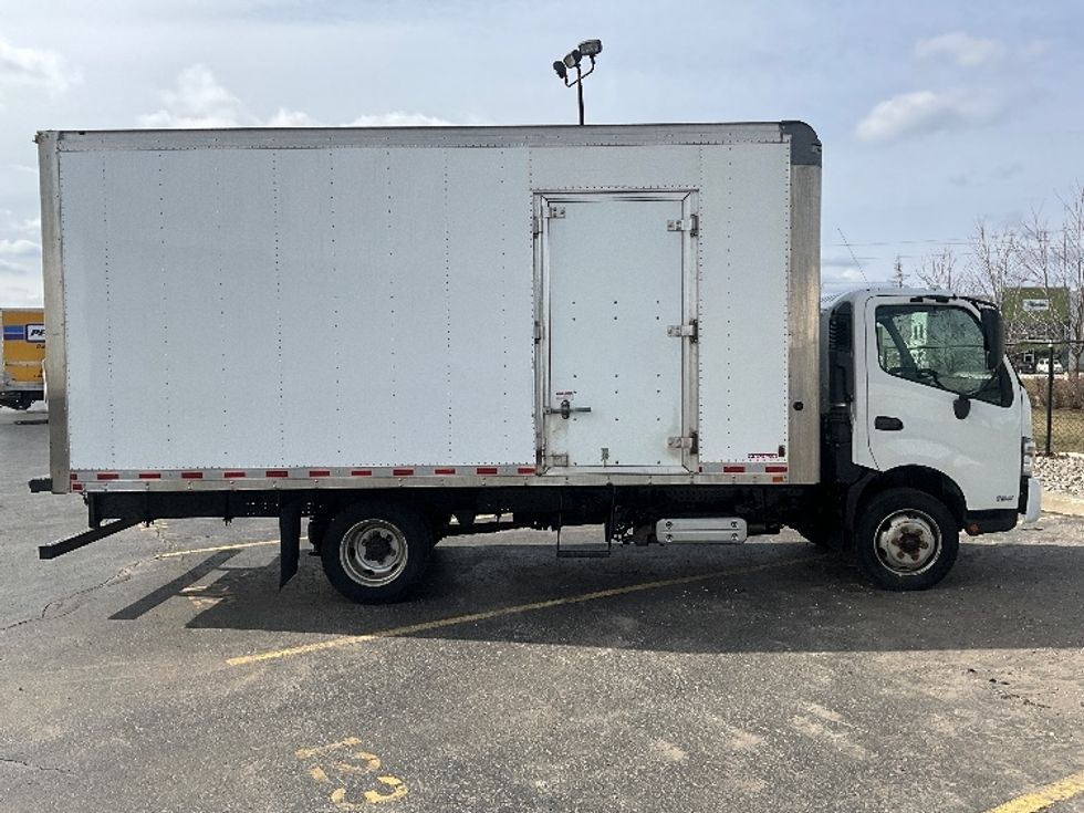 Medium Duty Box Truck-Light and Medium Duty Trucks-Hino-2020-195-Cambridge-ON-163,480\n\t\tkm-$ 63,500 - Image 15