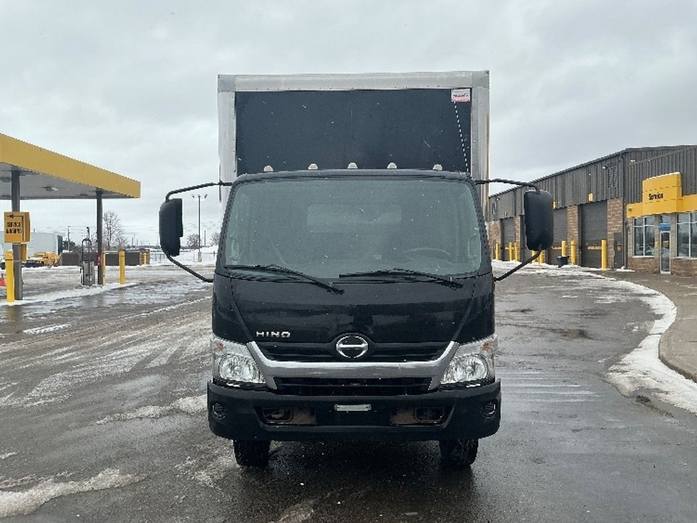 Medium Duty Box Truck-Light and Medium Duty Trucks-Hino-2020-195-Cambridge-ON-262,800\n\t\tkm-$ 49,250 - Image 2
