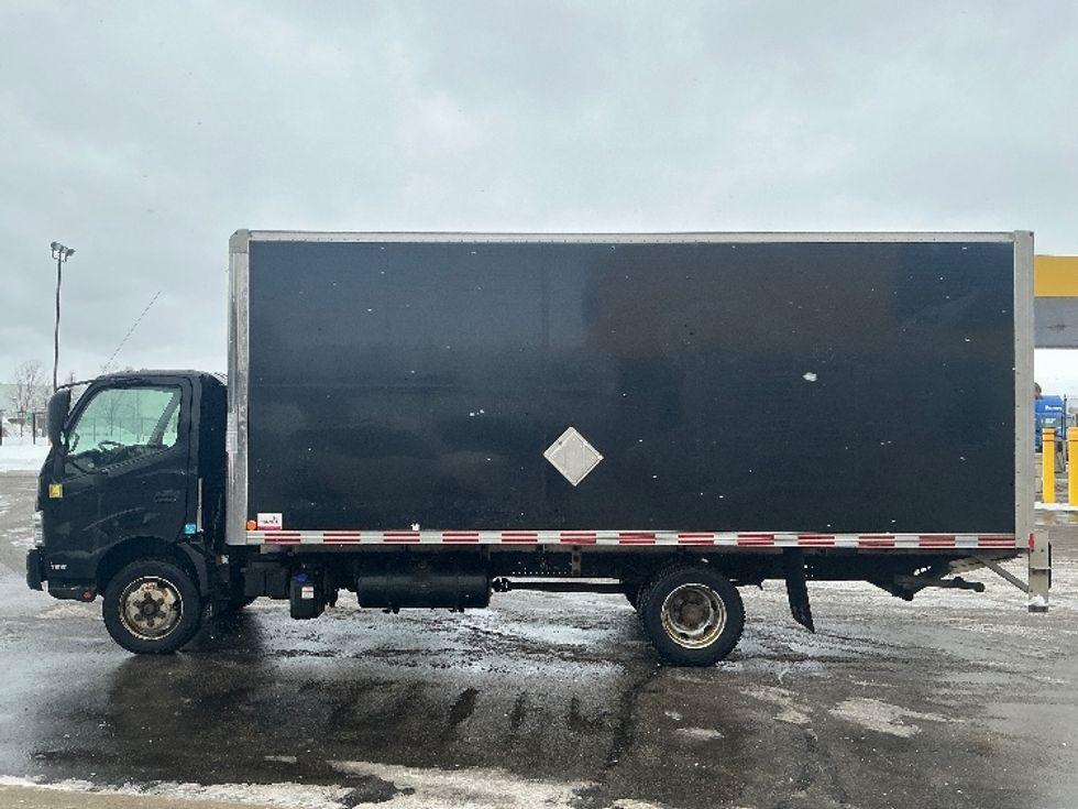 Medium Duty Box Truck-Light and Medium Duty Trucks-Hino-2020-195-Cambridge-ON-262,800\n\t\tkm-$ 49,250 - Image 4