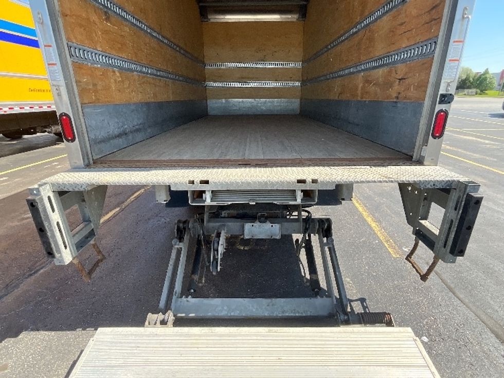 Medium Duty Box Truck-Light and Medium Duty Trucks-Hino-2020-195-Cambridge-ON-67,079\n\t\tkm-$ 61,500 - Image 10