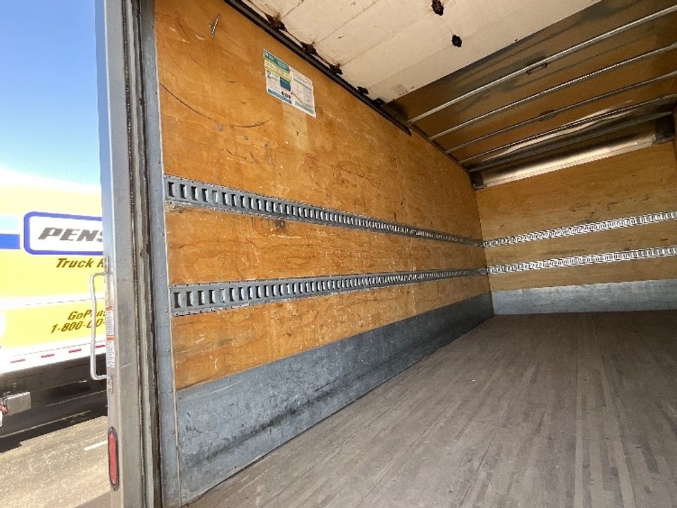Medium Duty Box Truck-Light and Medium Duty Trucks-Hino-2020-195-Cambridge-ON-67,079\n\t\tkm-$ 61,500 - Image 11