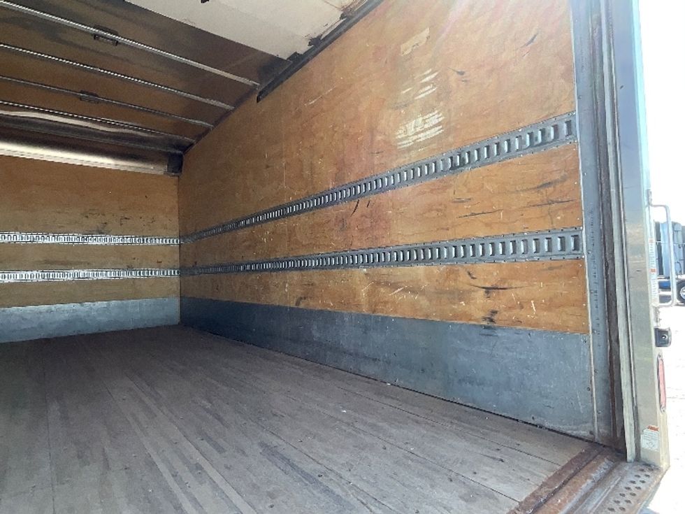 Medium Duty Box Truck-Light and Medium Duty Trucks-Hino-2020-195-Cambridge-ON-67,079\n\t\tkm-$ 61,500 - Image 12