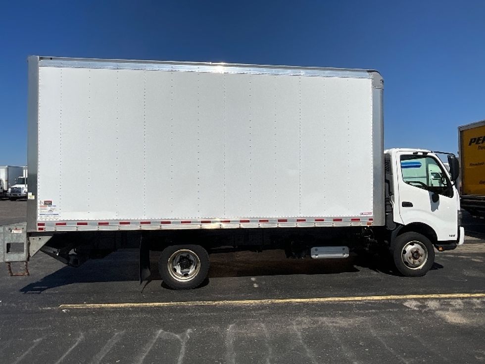 Medium Duty Box Truck-Light and Medium Duty Trucks-Hino-2020-195-Cambridge-ON-67,079\n\t\tkm-$ 61,500 - Image 15
