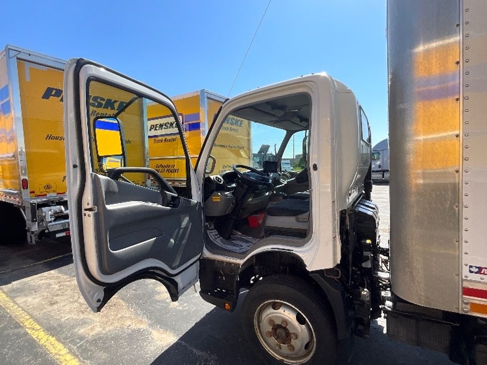 Medium Duty Box Truck-Light and Medium Duty Trucks-Hino-2020-195-Cambridge-ON-67,079\n\t\tkm-$ 61,500 - Image 16