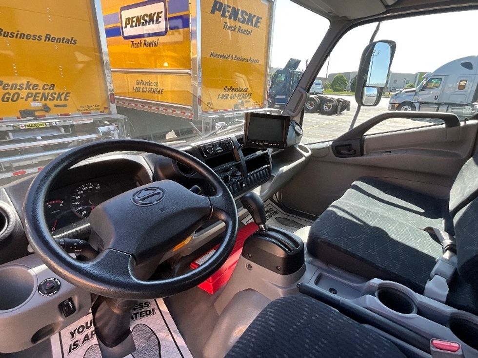 Medium Duty Box Truck-Light and Medium Duty Trucks-Hino-2020-195-Cambridge-ON-67,079\n\t\tkm-$ 61,500 - Image 17