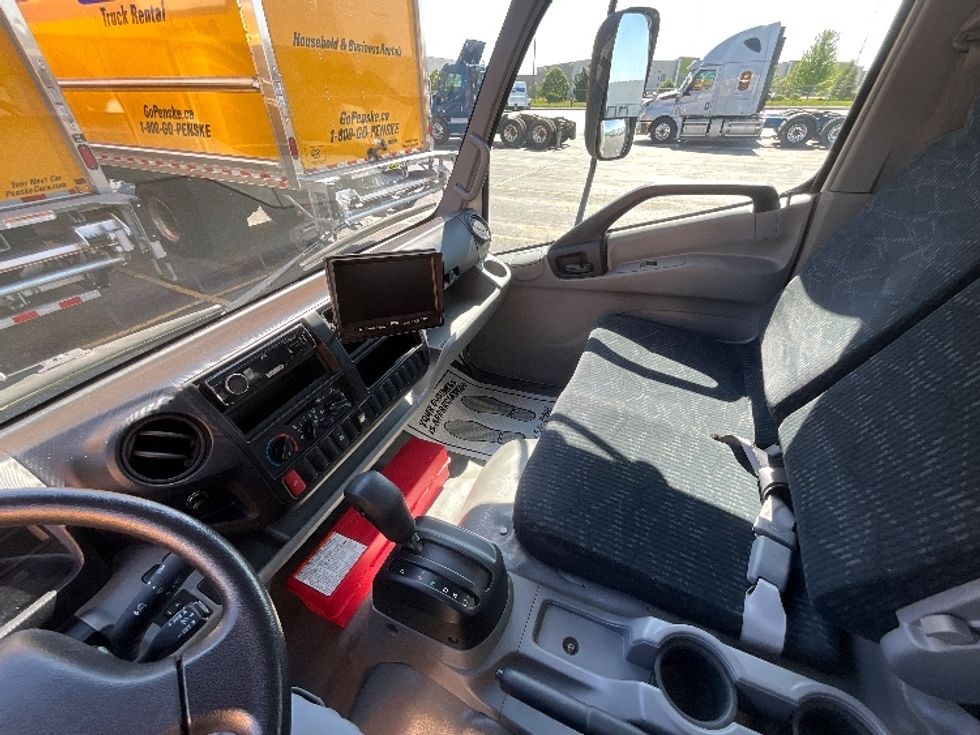 Medium Duty Box Truck-Light and Medium Duty Trucks-Hino-2020-195-Cambridge-ON-67,079\n\t\tkm-$ 61,500 - Image 19