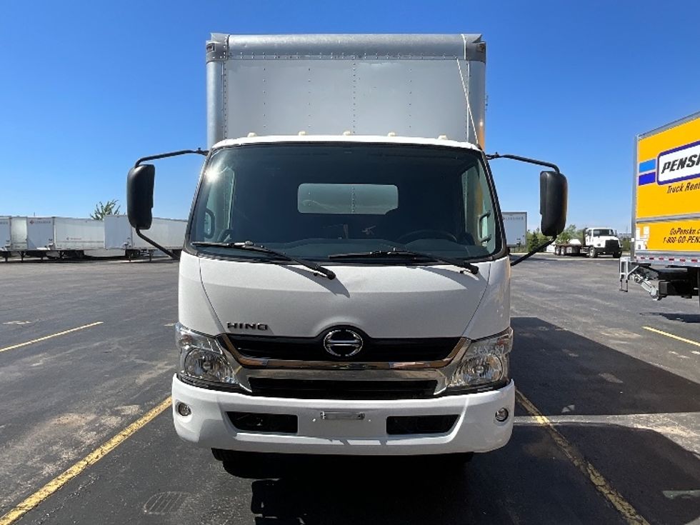 Medium Duty Box Truck-Light and Medium Duty Trucks-Hino-2020-195-Cambridge-ON-67,079\n\t\tkm-$ 61,500 - Image 2