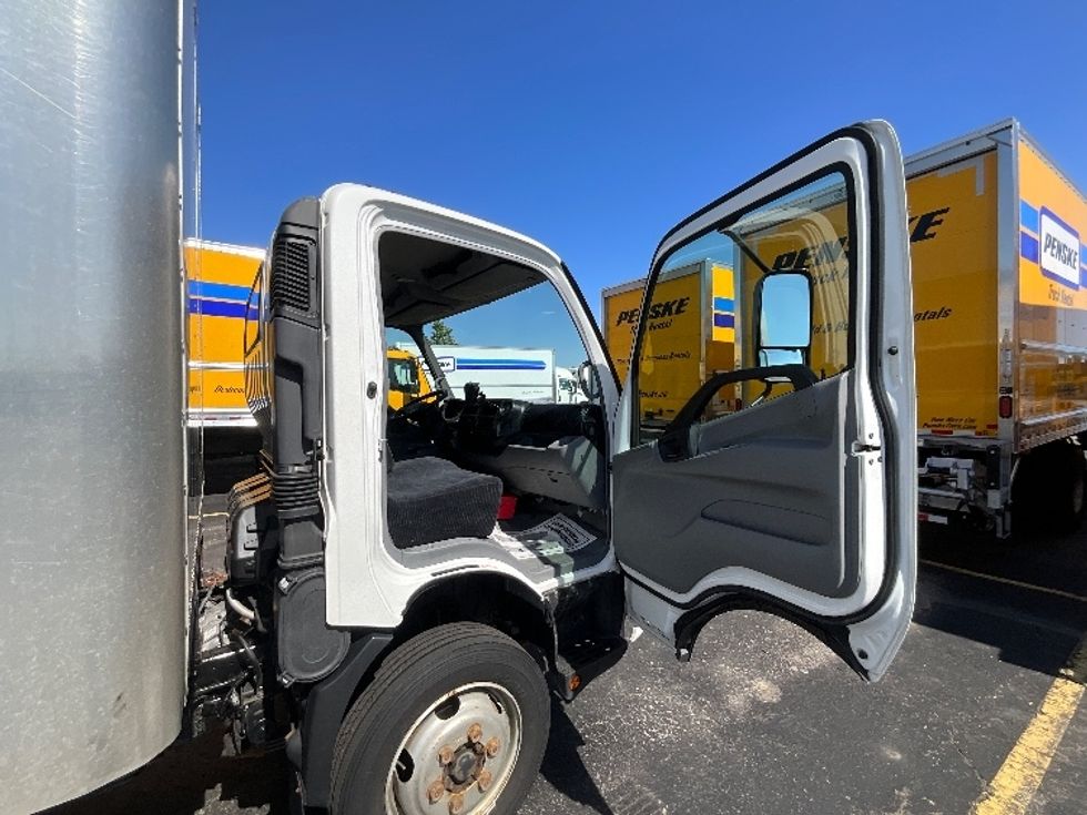 Medium Duty Box Truck-Light and Medium Duty Trucks-Hino-2020-195-Cambridge-ON-67,079\n\t\tkm-$ 61,500 - Image 20