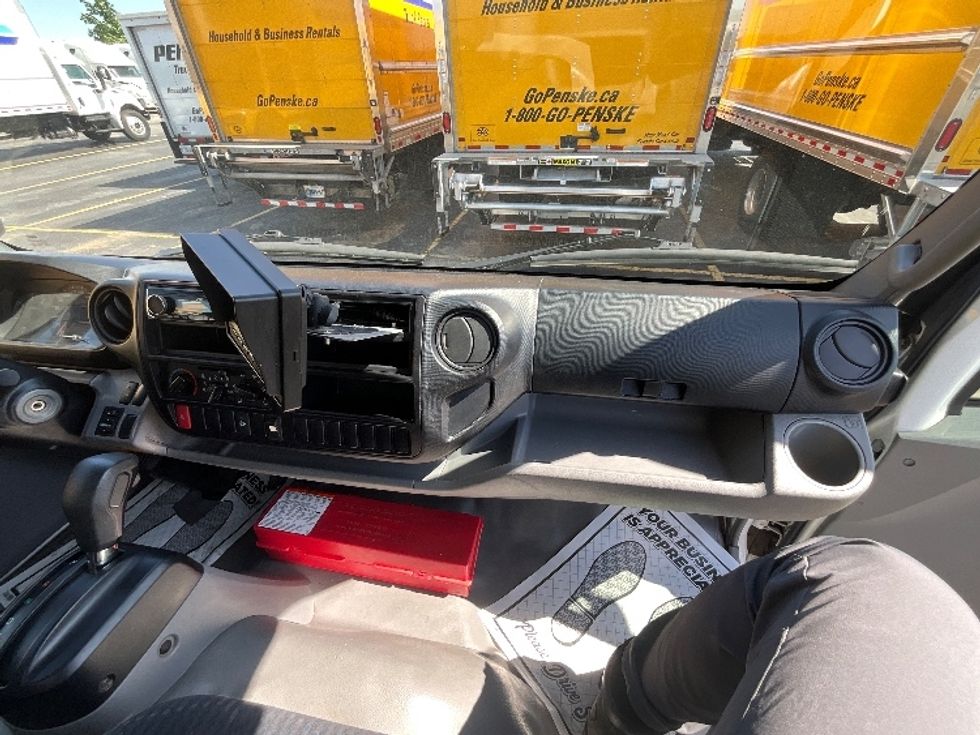 Medium Duty Box Truck-Light and Medium Duty Trucks-Hino-2020-195-Cambridge-ON-67,079\n\t\tkm-$ 61,500 - Image 21